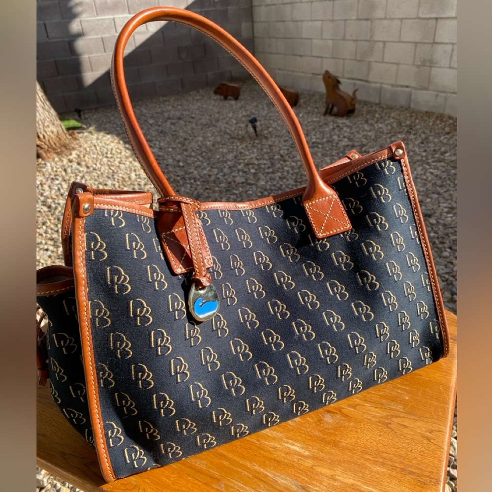 Dooney & Bourke classic black hand bag